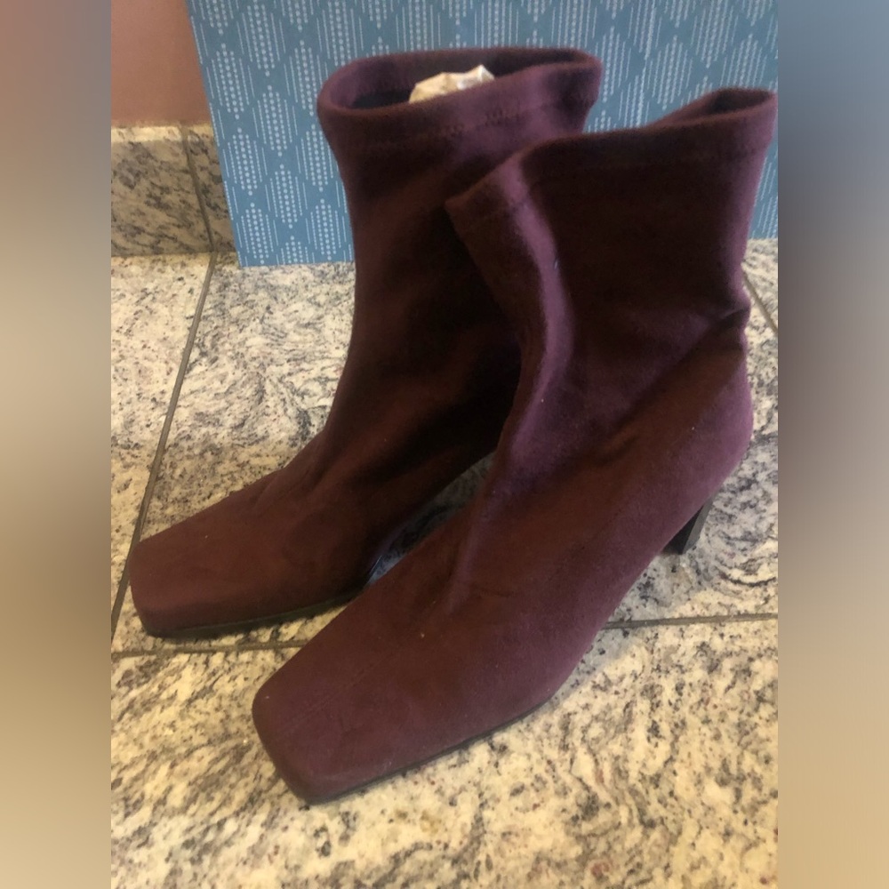A. Gianetti burgundy short bootie. Size 8. Made in Italy ❤️